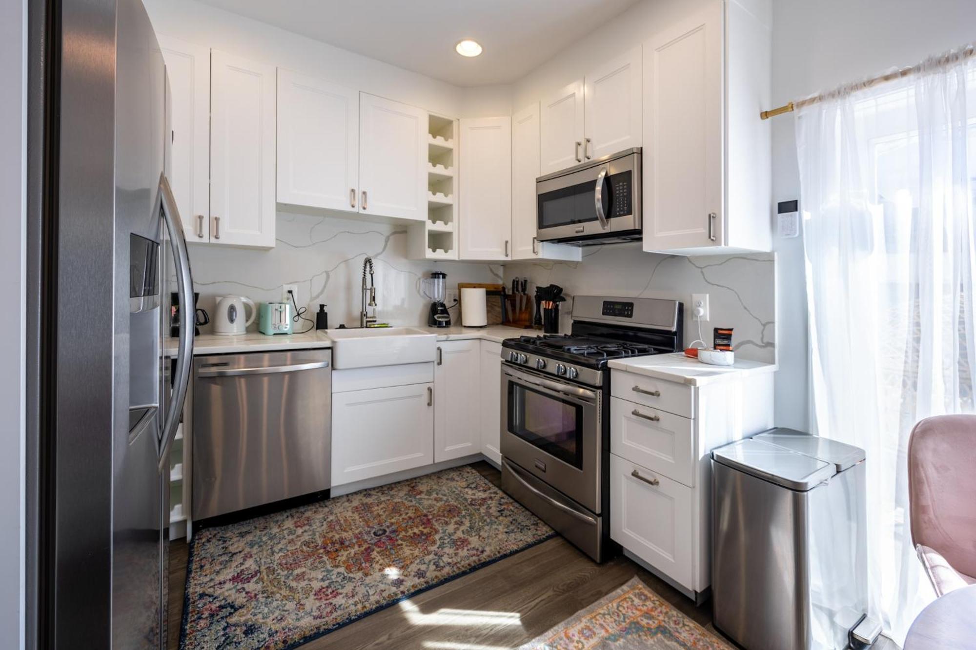 Apartment Charming 2br Townhouse With Patio & Parking In Dc *